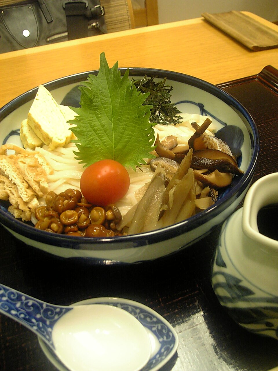 稲庭うどん（いなにわうどん）冷食盛盤，秋田縣湯澤市稲庭産・日本三大手延麵之一