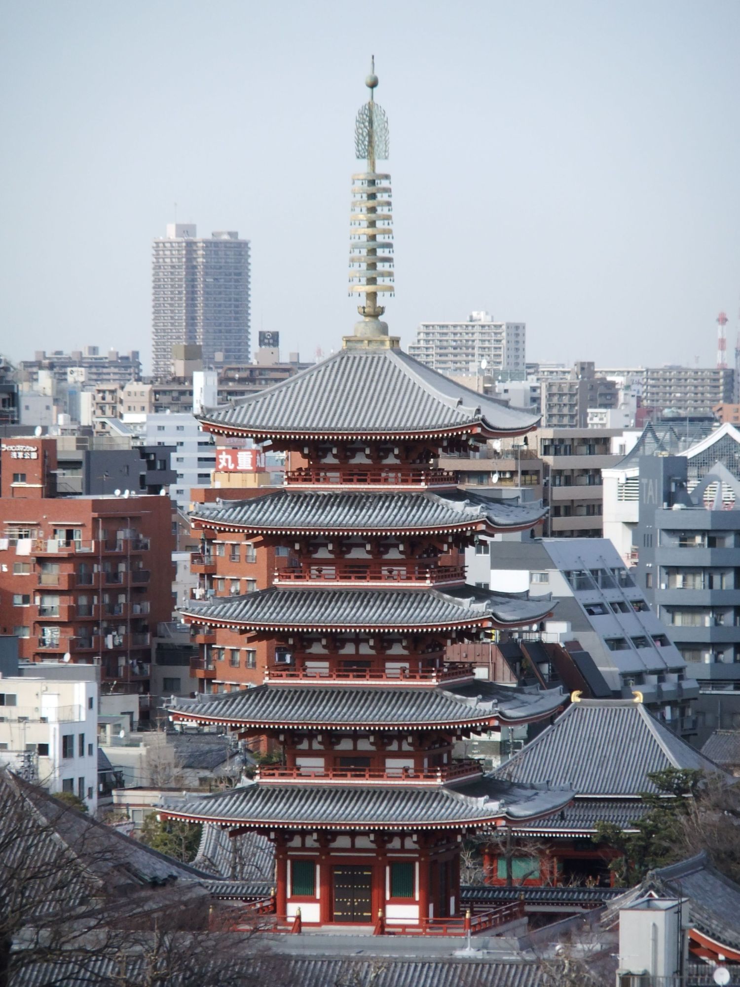 淺草寺 五重塔（ごじゅうのとう）— 1973 年重建、高約 53 公尺、日本第二高的五重塔