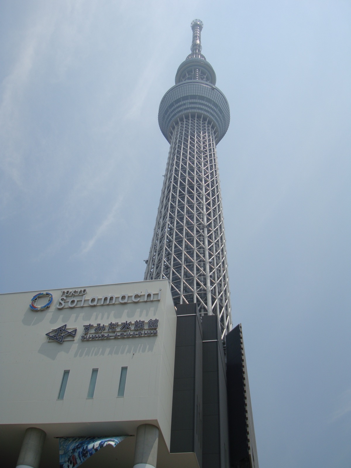 東京晴空塔與塔下的東京ソラマチ（Tokyo Solamachi）複合商業設施