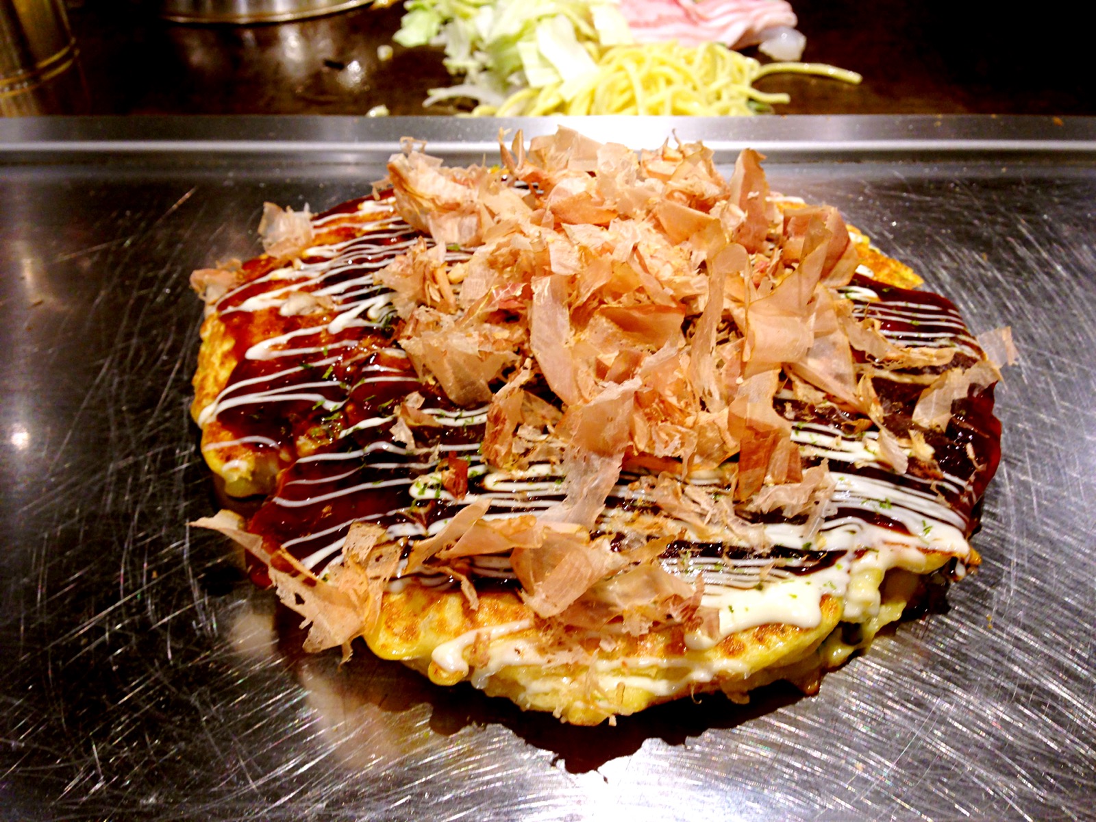 大阪 お好み焼き（大阪燒）— ミナミ 名店多、坐下來吃的鐵板份量料理