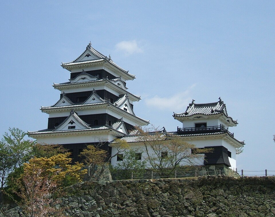 大洲城（おおずじょう）西側全景 — 平成 16 年（2004 年）依原樣木造復元的天守
