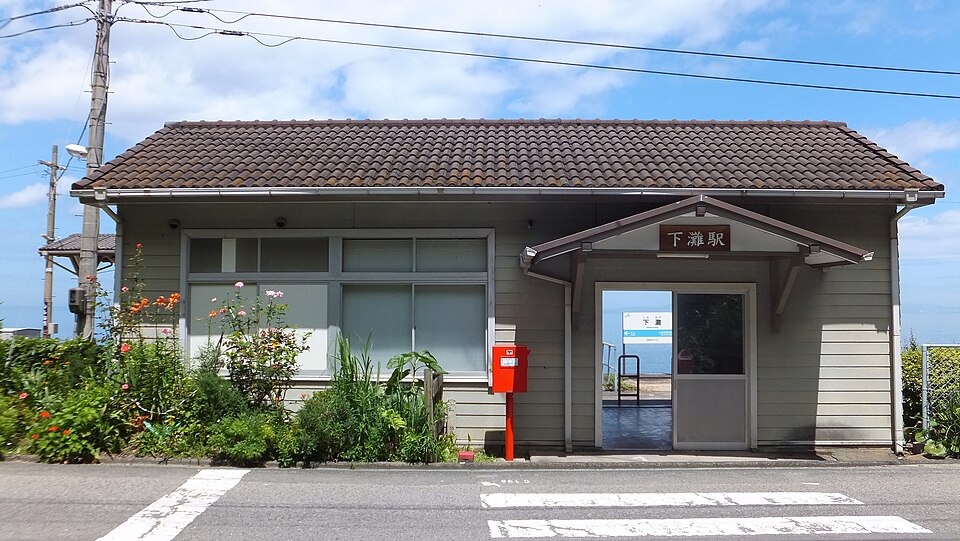 下灘駅（しもなだえき）月台全景 — JR 四國予讃線無人車站、緊貼伊予灘海面的絕景拍攝地