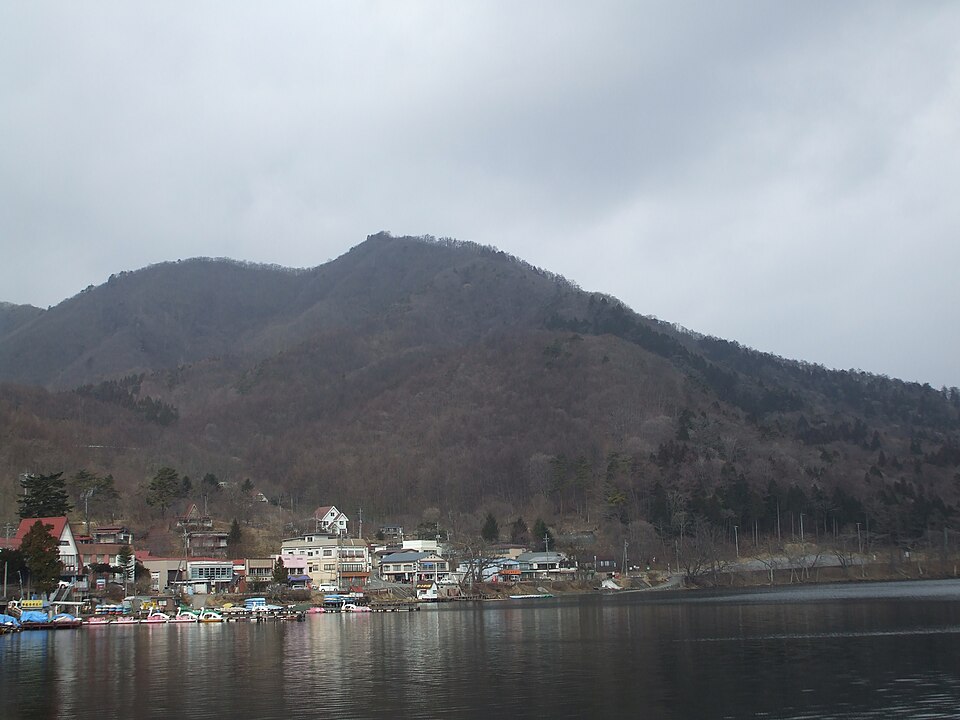 榛名湖與榛名富士，火山湖倒映錐狀火山的美景