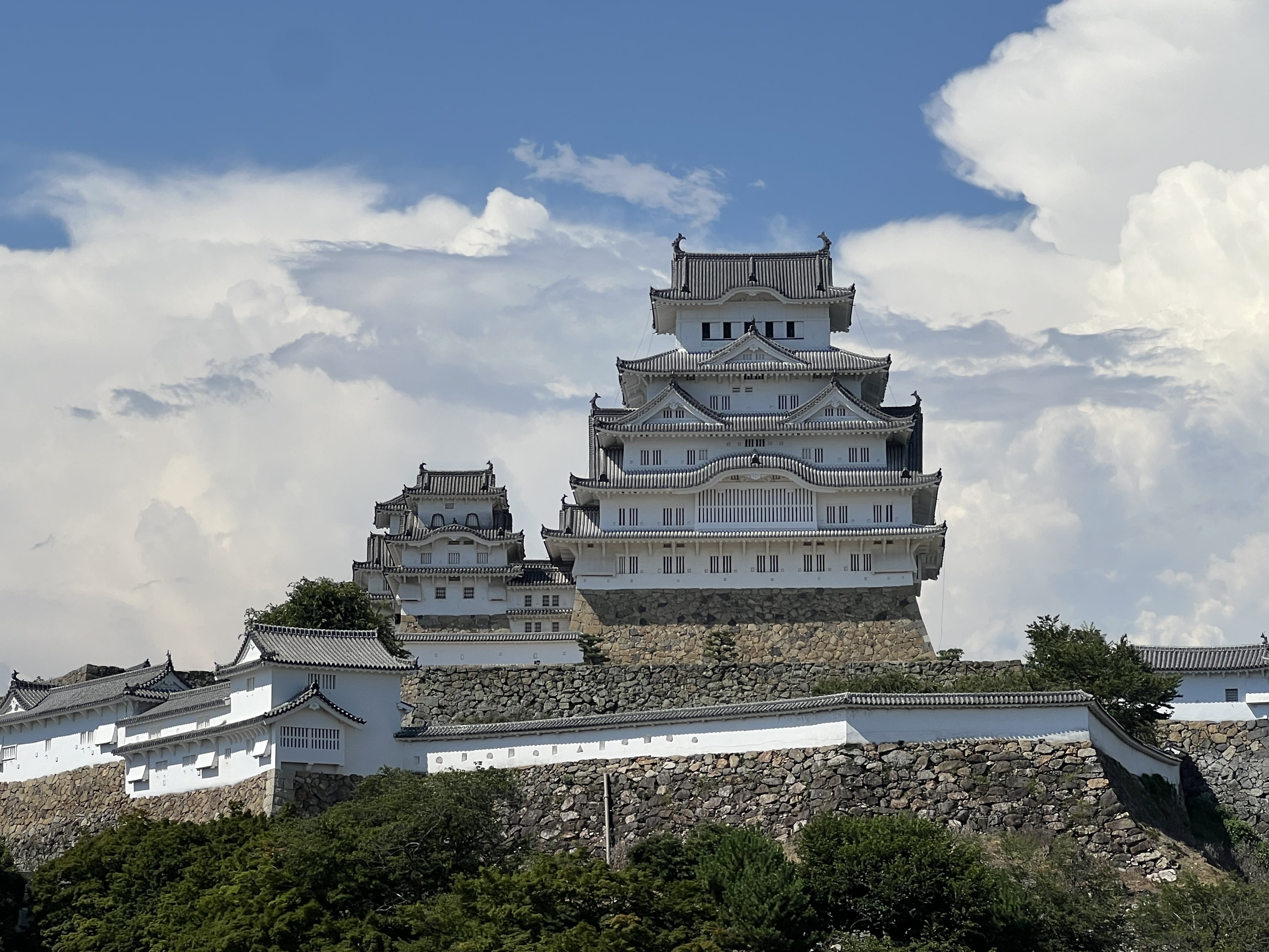 姬路城大天守正面 —— 5 重 6 階、純白漆喰外牆的國寶天守閣