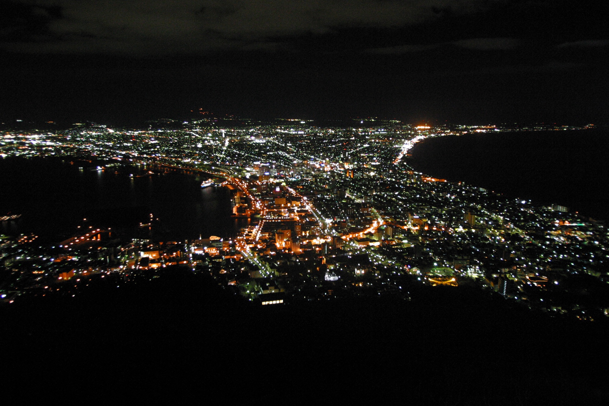 函館山展望台俯瞰的函館百萬夜景 — 世界三大夜景之一