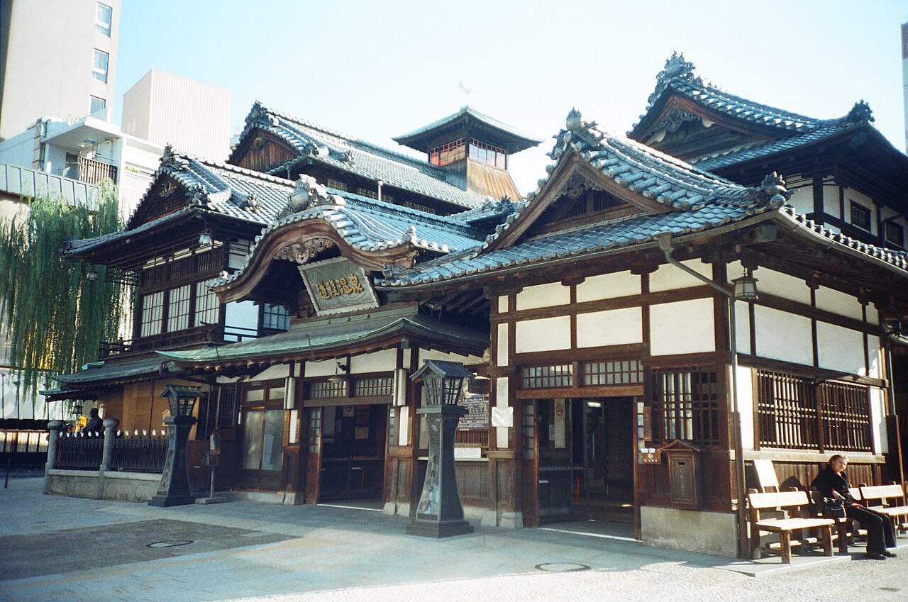 道後溫泉本館 — 1894 年建築的重要文化財、神隱少女湯屋的原型