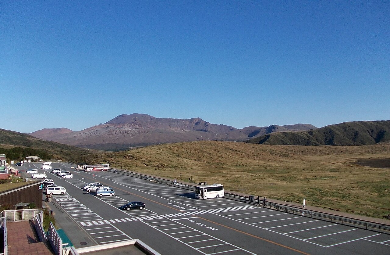 熊本阿蘇火山 — 世界最大級的破火山口、現役活火山的中岳火口