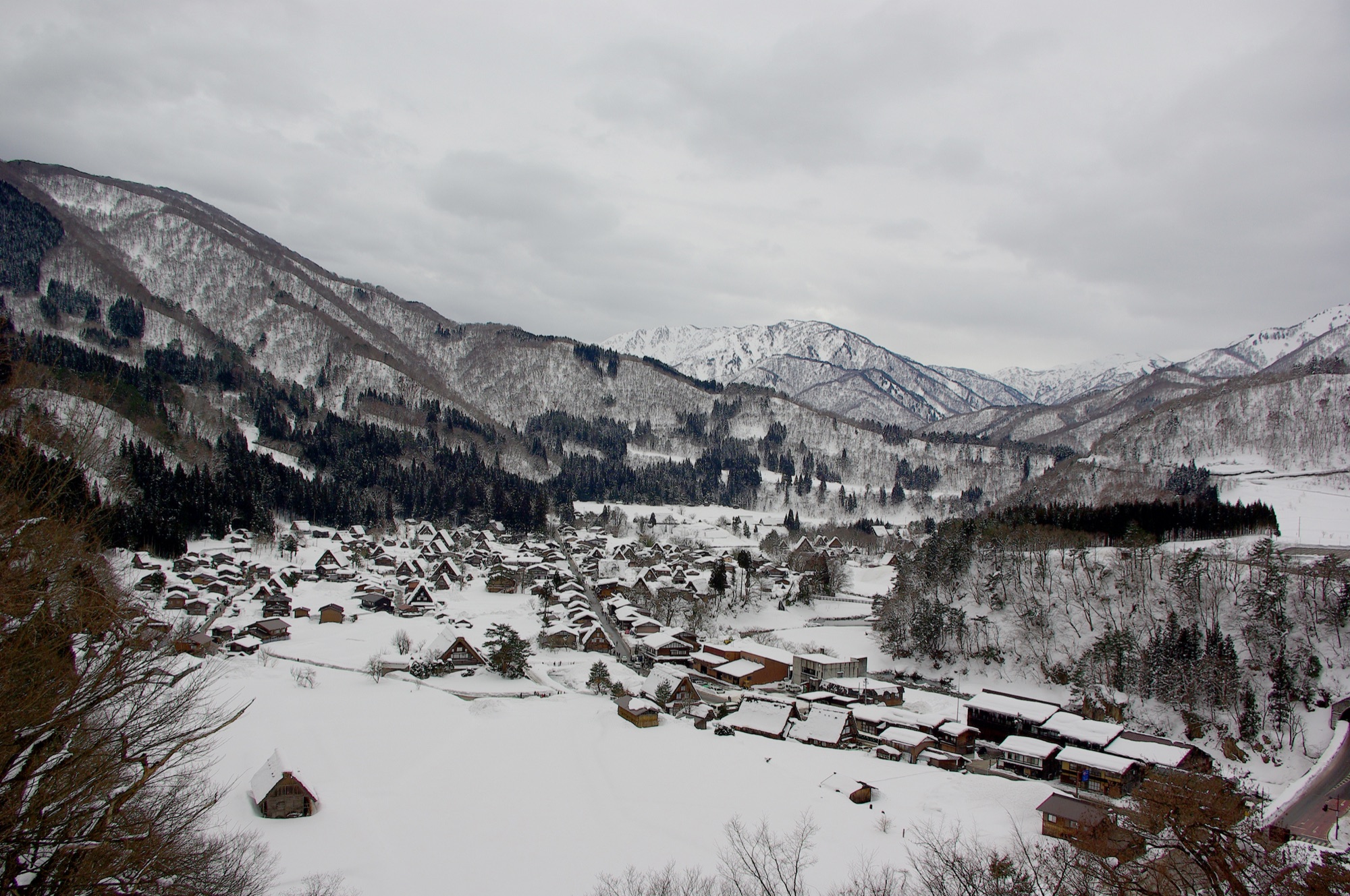 白川鄉合掌造集落 全景 — UNESCO 世界遺產、冬季雪化妝的絕景