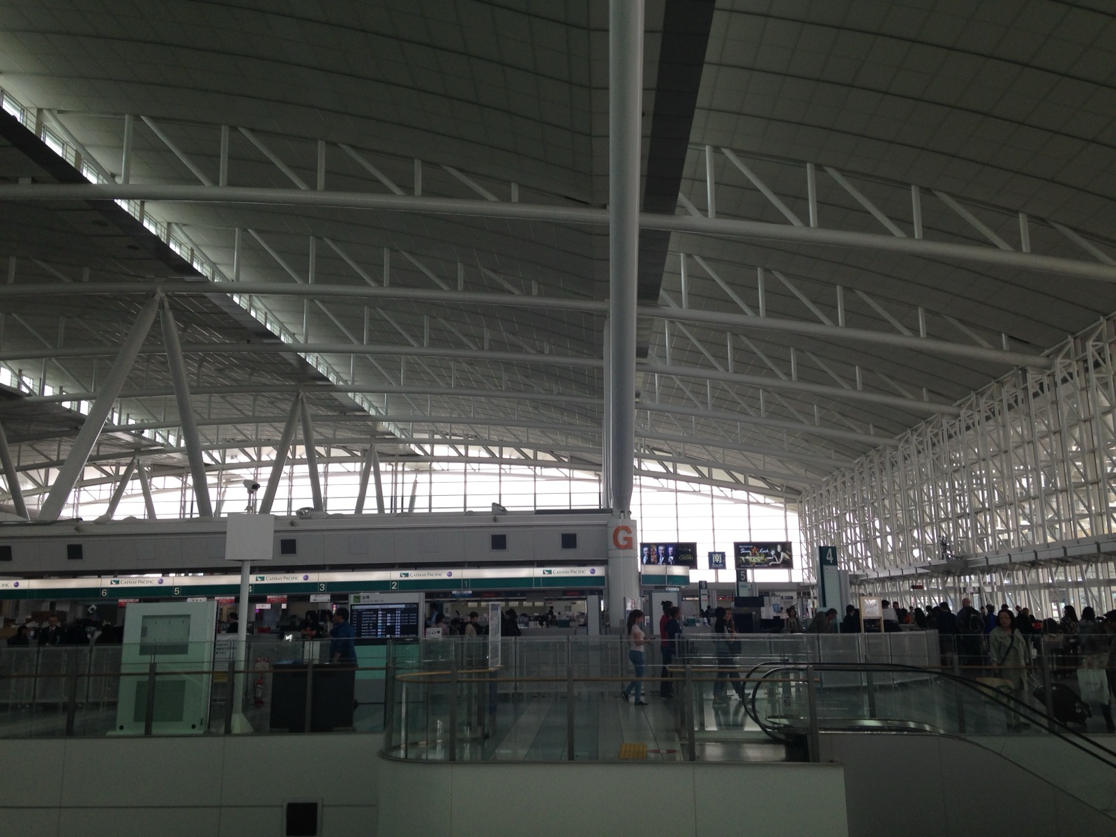 福岡機場國際線航廈內部 —— 可在等待行李時先完成稅關電子申報的機場之一