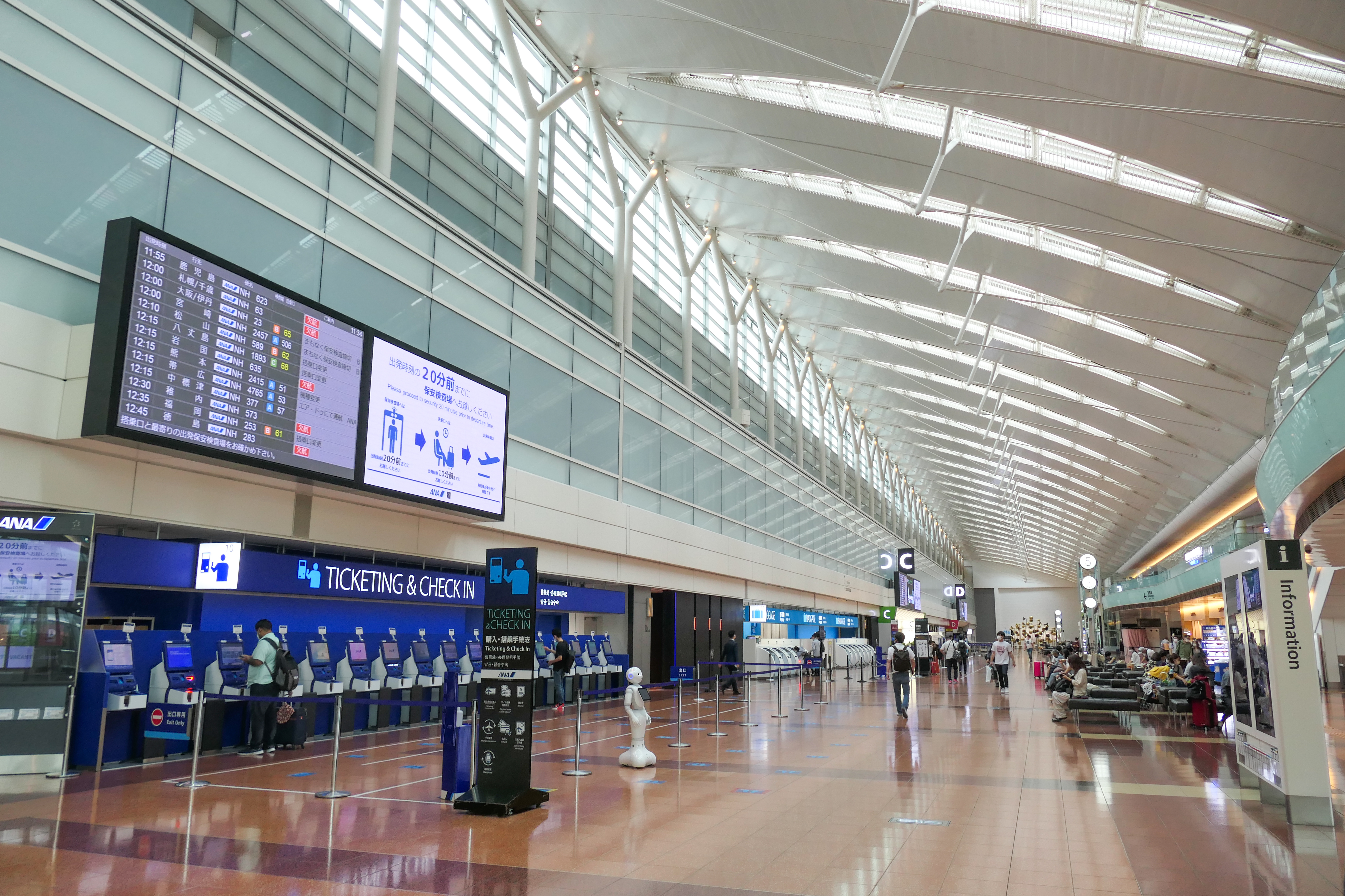 羽田機場（羽田空港）第 2 航廈出發大廳 — 共同 Kiosk 啟用機場之一