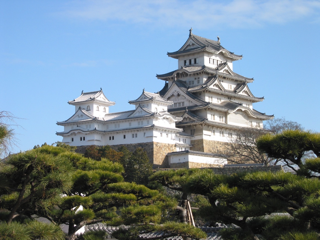 姬路城（Himeji-jo）大天守與小天守的連立式天守群 — 從西之丸方向眺望