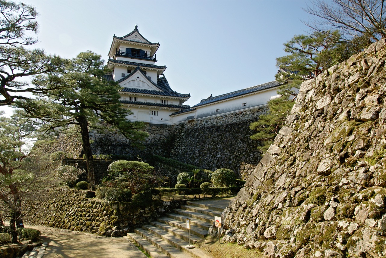 高知城（Kochi-jo）天守與石垣 — 全日本唯一本丸建築群完整保留的城