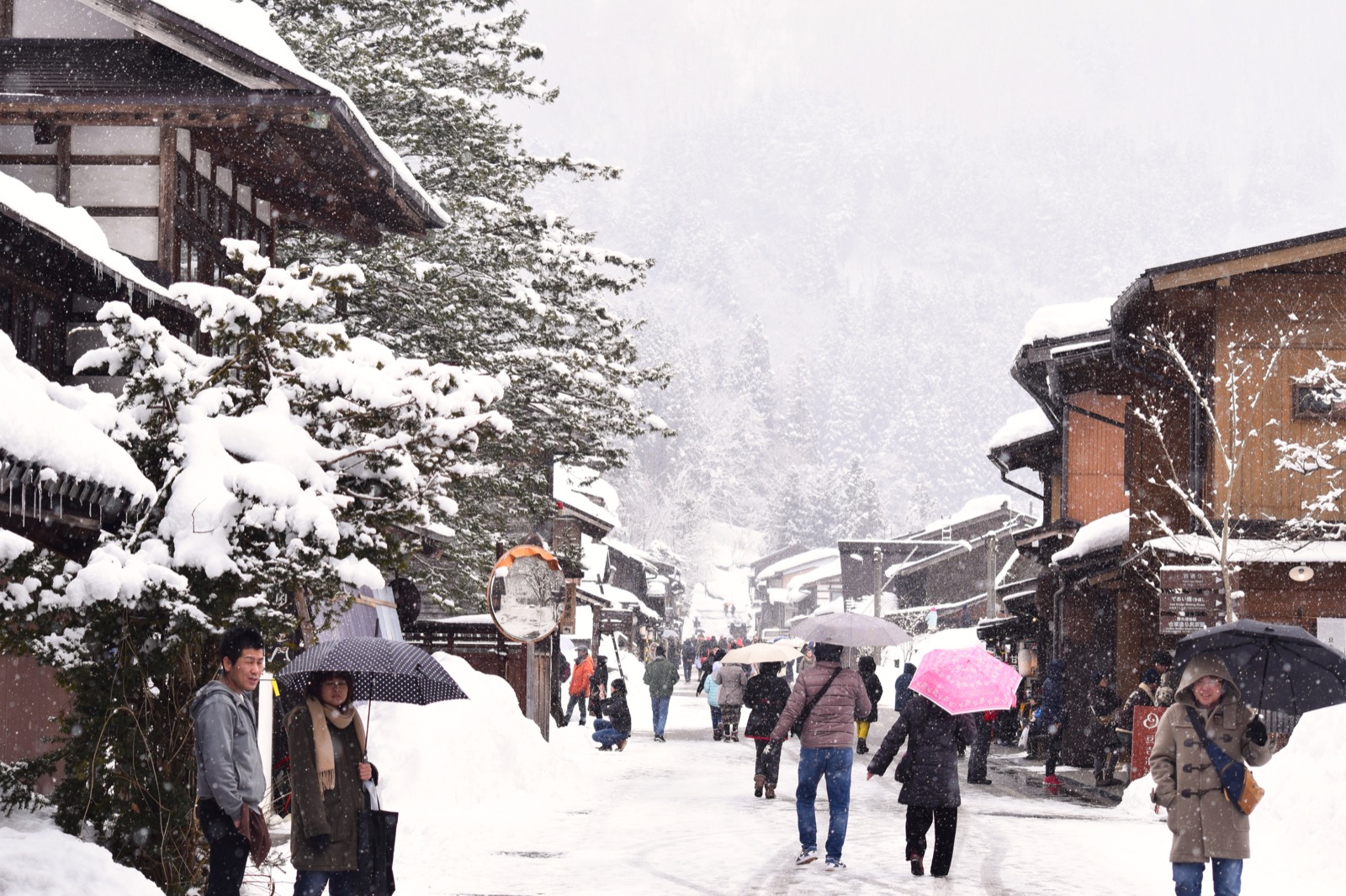 白川鄉 合掌造 冬季雪景 — 岐阜縣的 UNESCO 世界遺產，被白雪覆蓋的合掌造民家