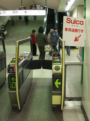 日本車站可刷 Suica 等交通系 IC 卡的自動改札閘門