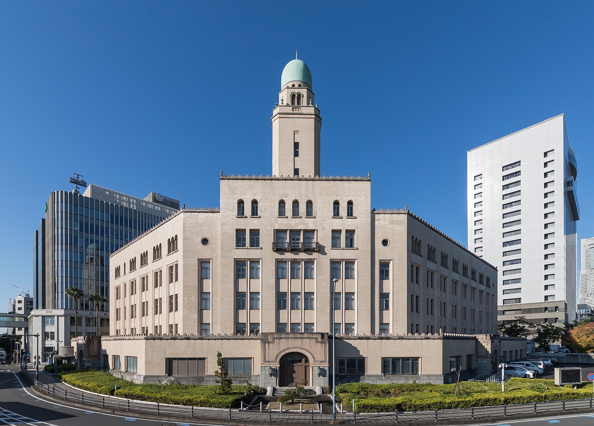 日本稅關的橫濱稅關本廳舍外觀 —— 2026 年 11 月起，免稅退稅的確認手續由稅關負責