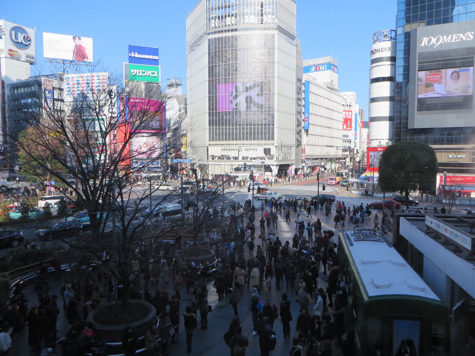 渋谷スクランブル交差點 地面目線 — 大量行人通過的世界最繁忙路口
