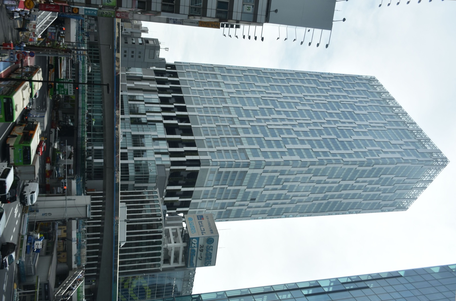 渋谷ストリーム（Shibuya Stream）大樓外觀 — 澀谷東口側的複合商業設施
