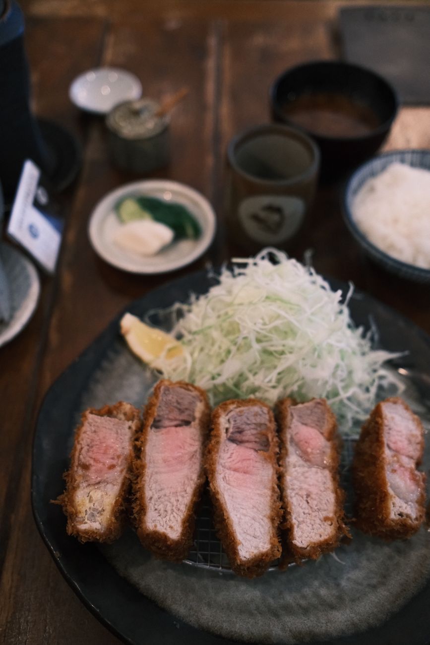 黑豬豬排（黑豚とんかつ）定食，鹿兒島引以為傲的特産黑毛豬料理