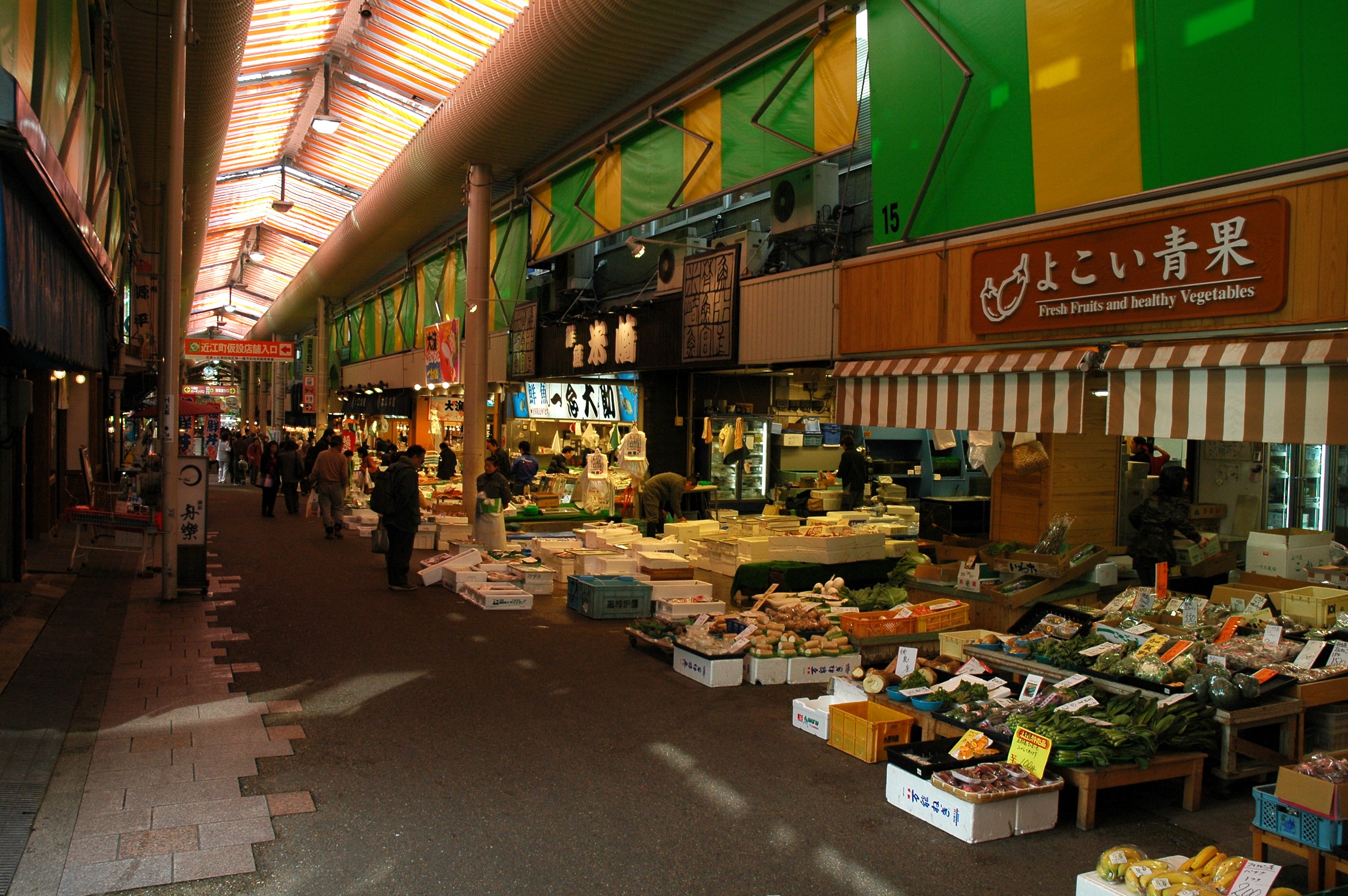 金澤近江町市場（近江町市場）店鋪街景 — 近 300 年歷史的『金澤廚房』海鮮市場