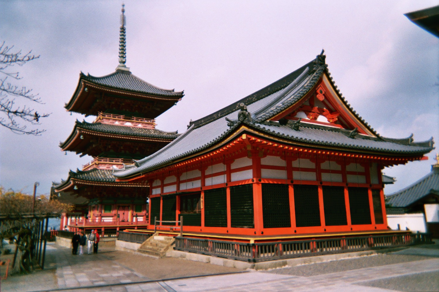 京都 清水寺 本堂與三重塔 — 國寶、世界文化遺產
