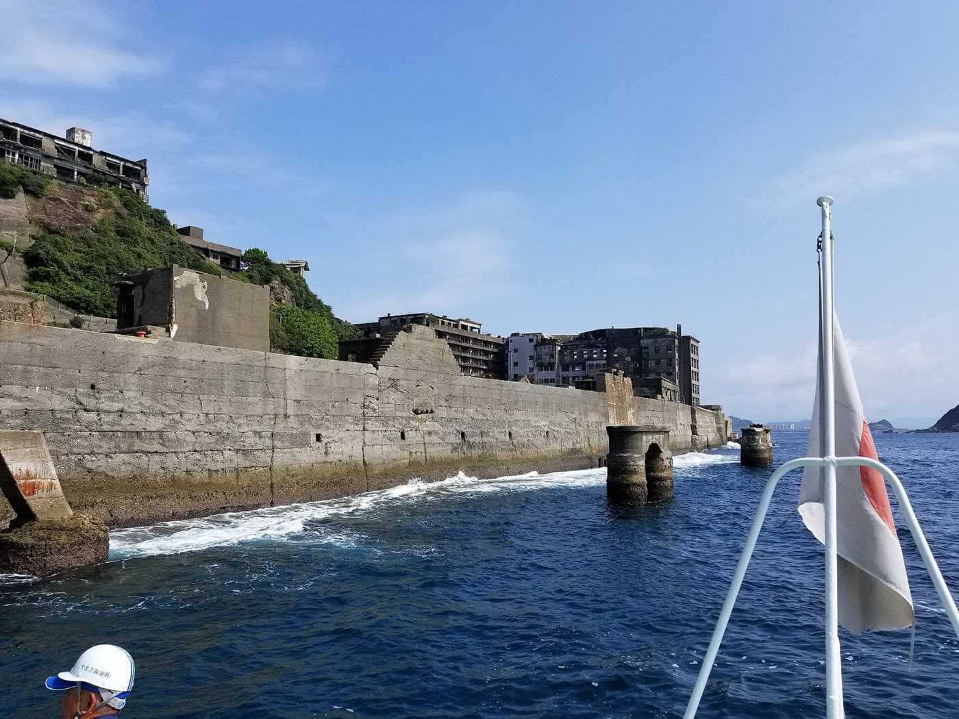 端島的海豚棧橋（ドルフィン桟橋）—— 全島唯一的上陸點，天候不符合標準就不能靠岸
