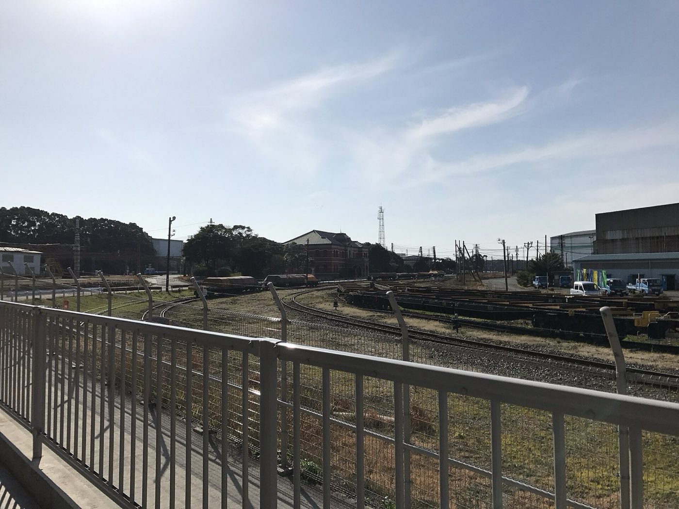官營八幡製鐵所 舊本事務所遠景 —— 1899 年竣工的紅磚建築，只能從眺望空間遠望