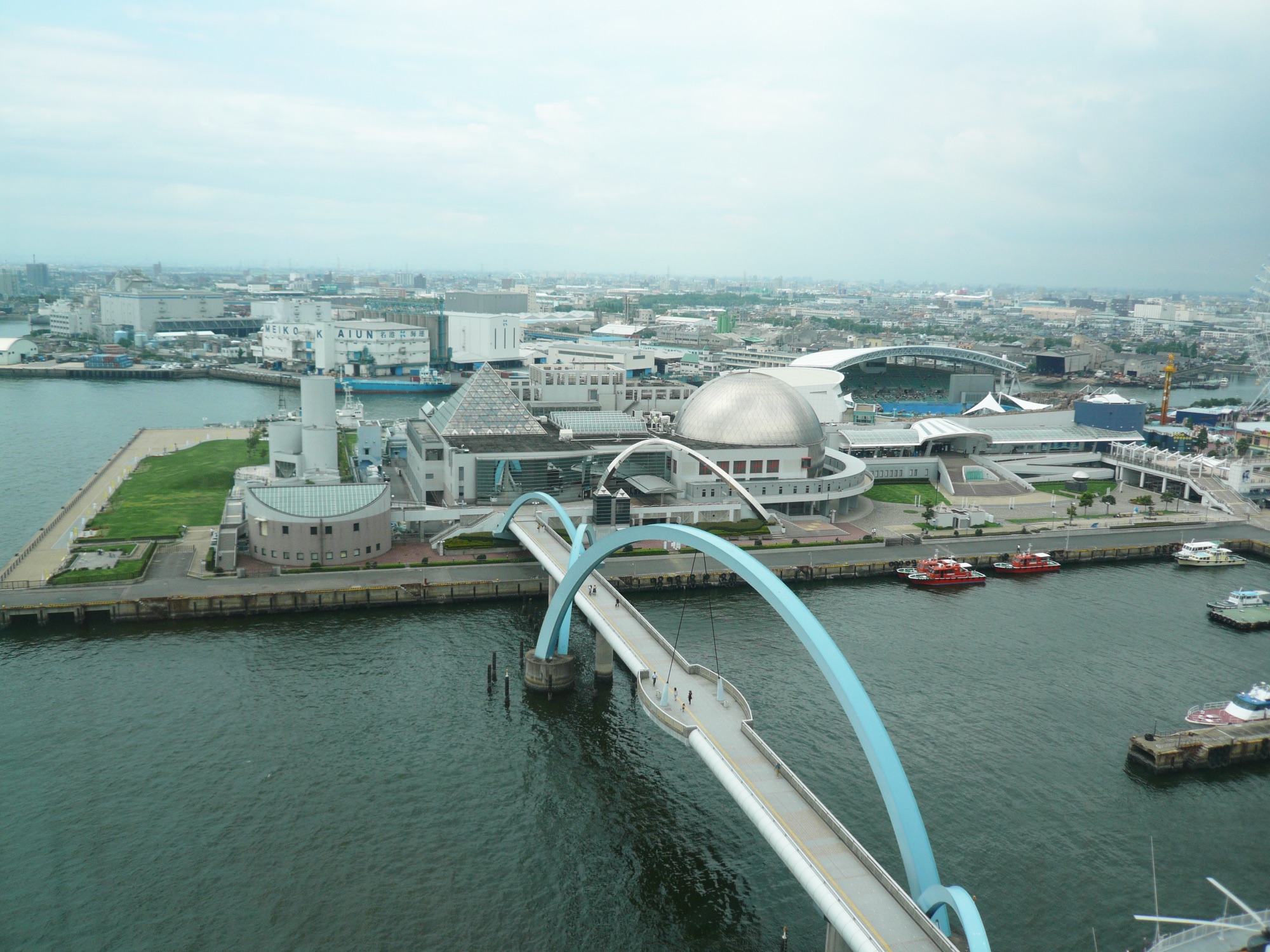 名古屋港水族館建築外觀，名古屋港畔的人氣水族館