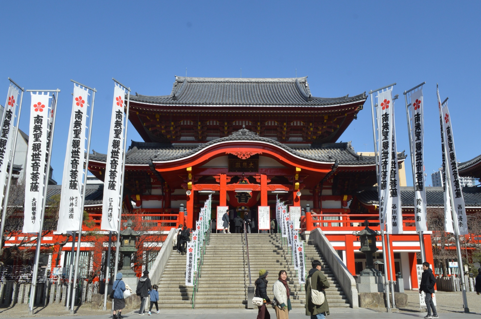 大須觀音紅色本堂，商店街區的地標寺廟