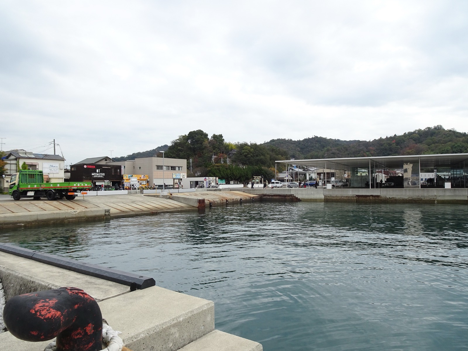直島 宮浦港（Naoshima Miyanoura Port）— 瀨戶內海藝術之島的玄關門戶、香川縣