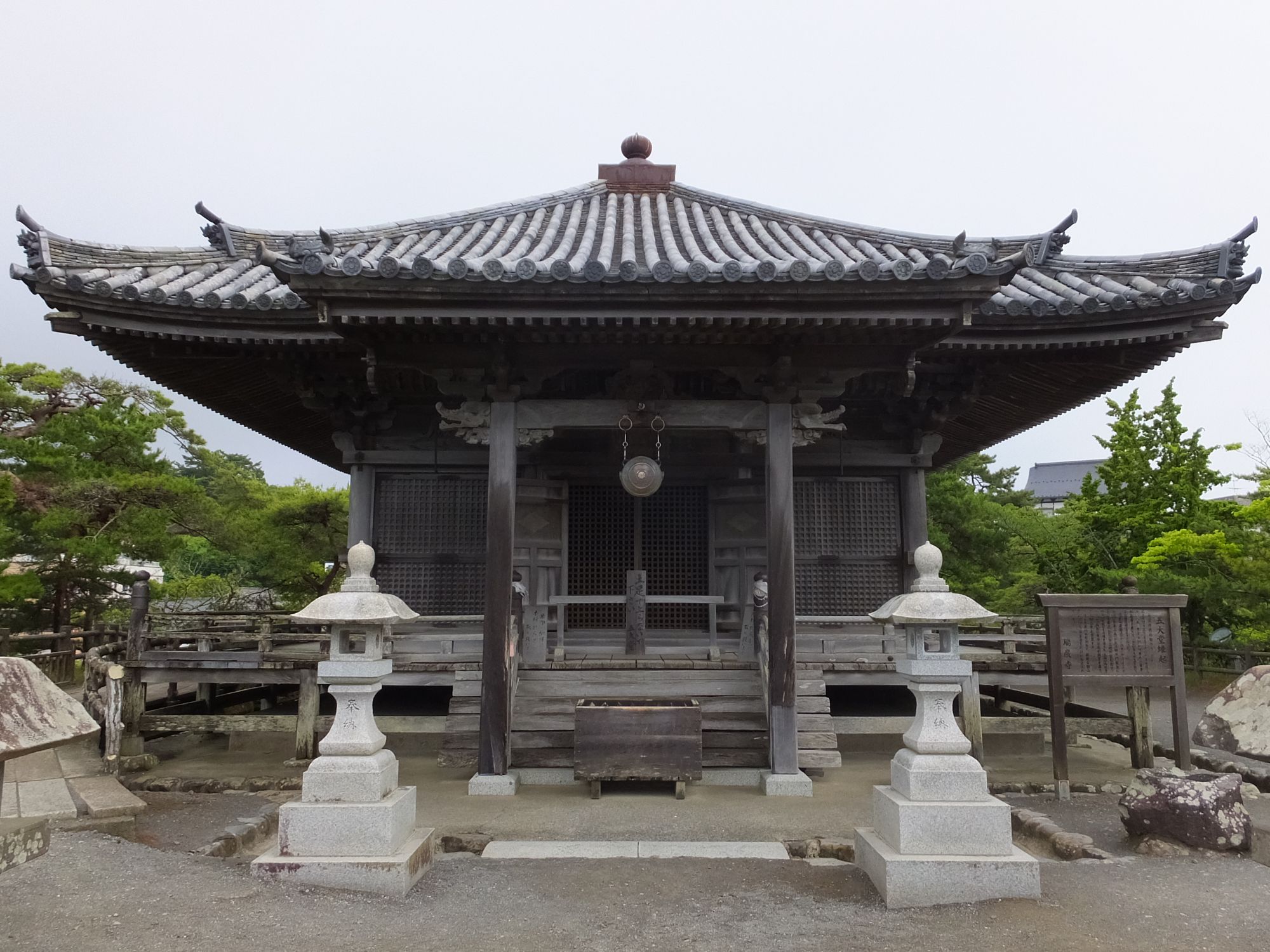 松島五大堂（ごだいどう），松島的象徵，現存建築由伊達政宗於 1604 年重建，是東北地方最古老的桃山建築