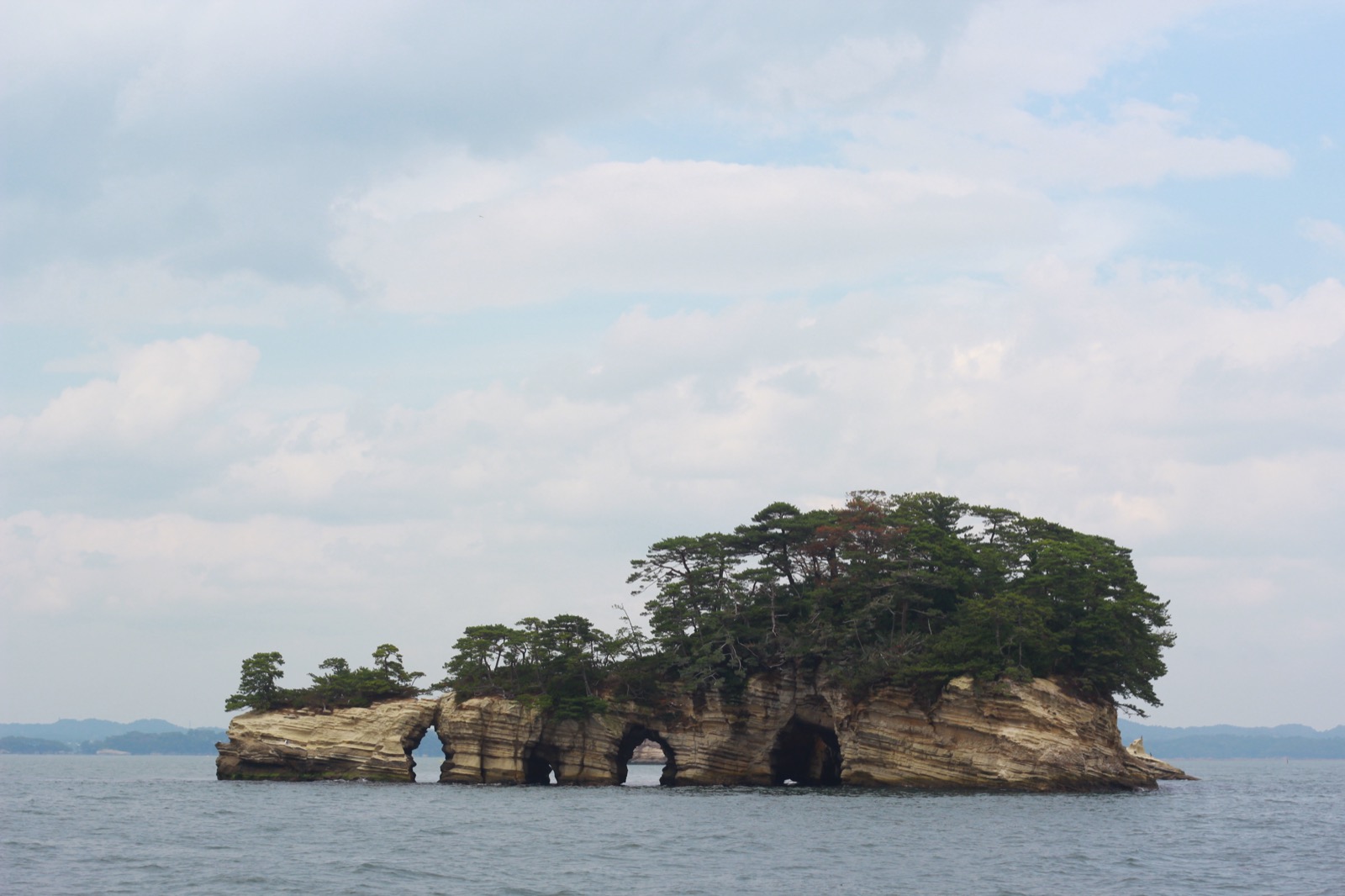 日本三景之一・宮城縣松島灣（まつしまわん）海上松樹小島，260 餘島組成的多島美代表景觀