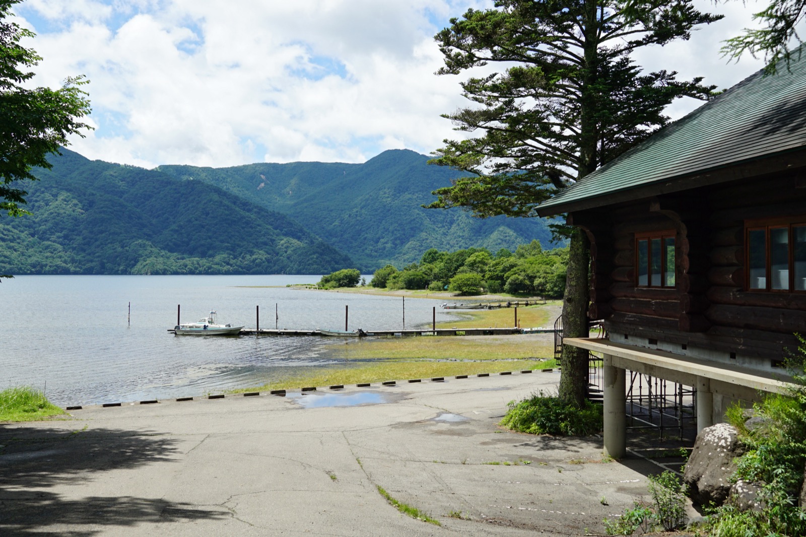 奧日光中禪寺湖與男體山 — 海拔約 1,269 公尺的高原湖泊