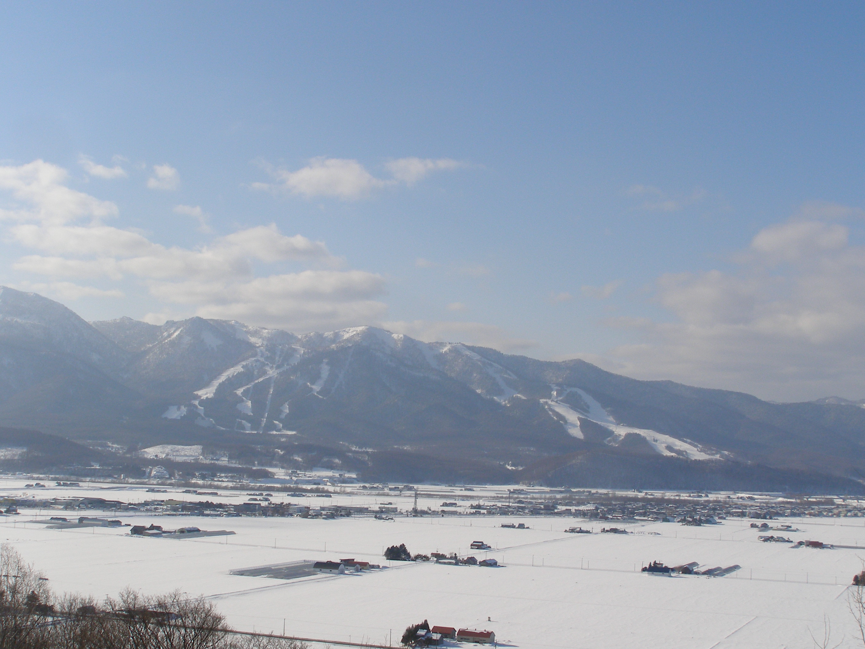 富良野滑雪場（富良野スキー場）遠景，北海道富良野市，初中級雪道比例高