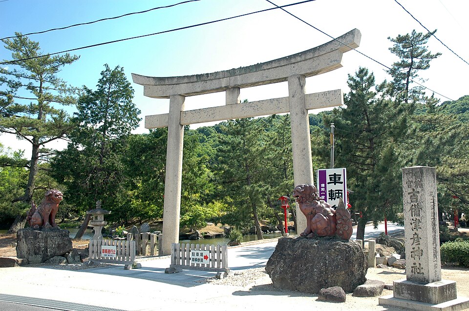 吉備津彦神社（一宮）參道入口鳥居，桃太郎傳說的原型聖地