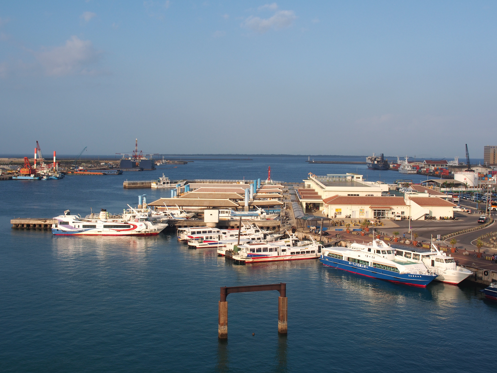 石垣港離島ターミナル（離島渡輪總站），八重山群島跳島的出發據點，沖繩縣石垣市