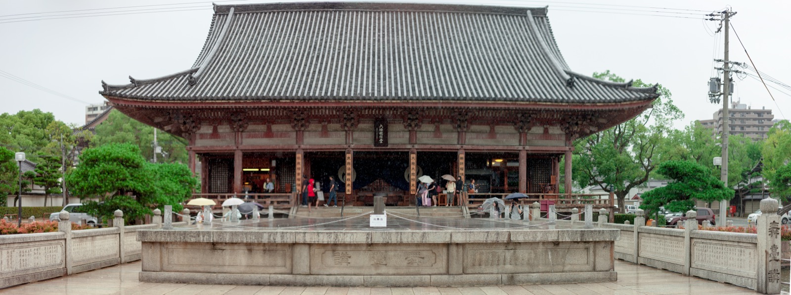 四天王寺（してんのうじ）— 聖德太子 593 年建立、日本最古的官寺、六時礼讃堂前迴廊