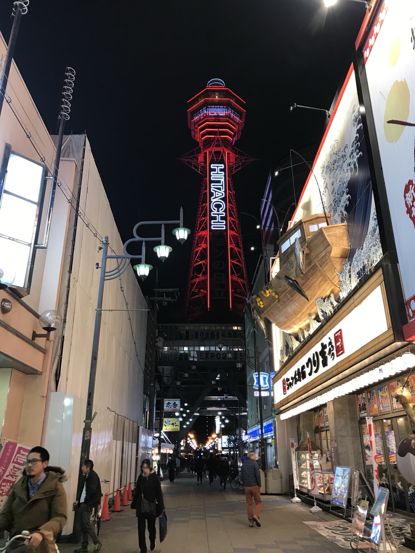 通天閣（つうてんかく）夜景 — 從南側仰望、高 108m、新世界復古昭和地標