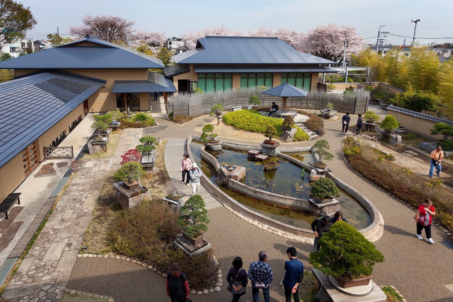 大宮盆栽村的盆栽美術館建築外觀，全球唯一以盆栽為主題的公立美術館
