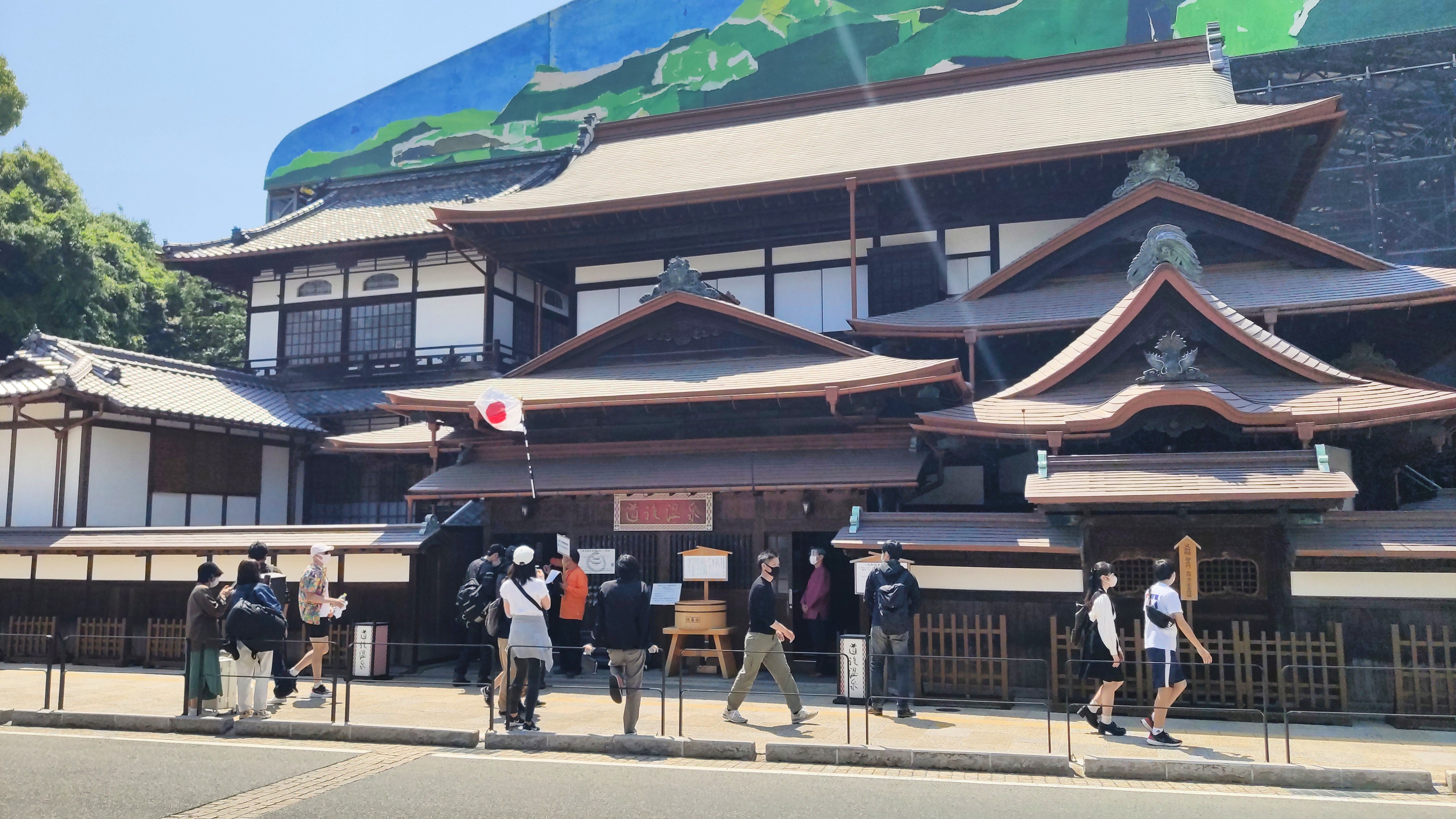 愛媛松山道後溫泉本館（道後温泉本館）木造三層浴場建築 — 號稱日本最古老溫泉之一、神隱少女靈感地之一