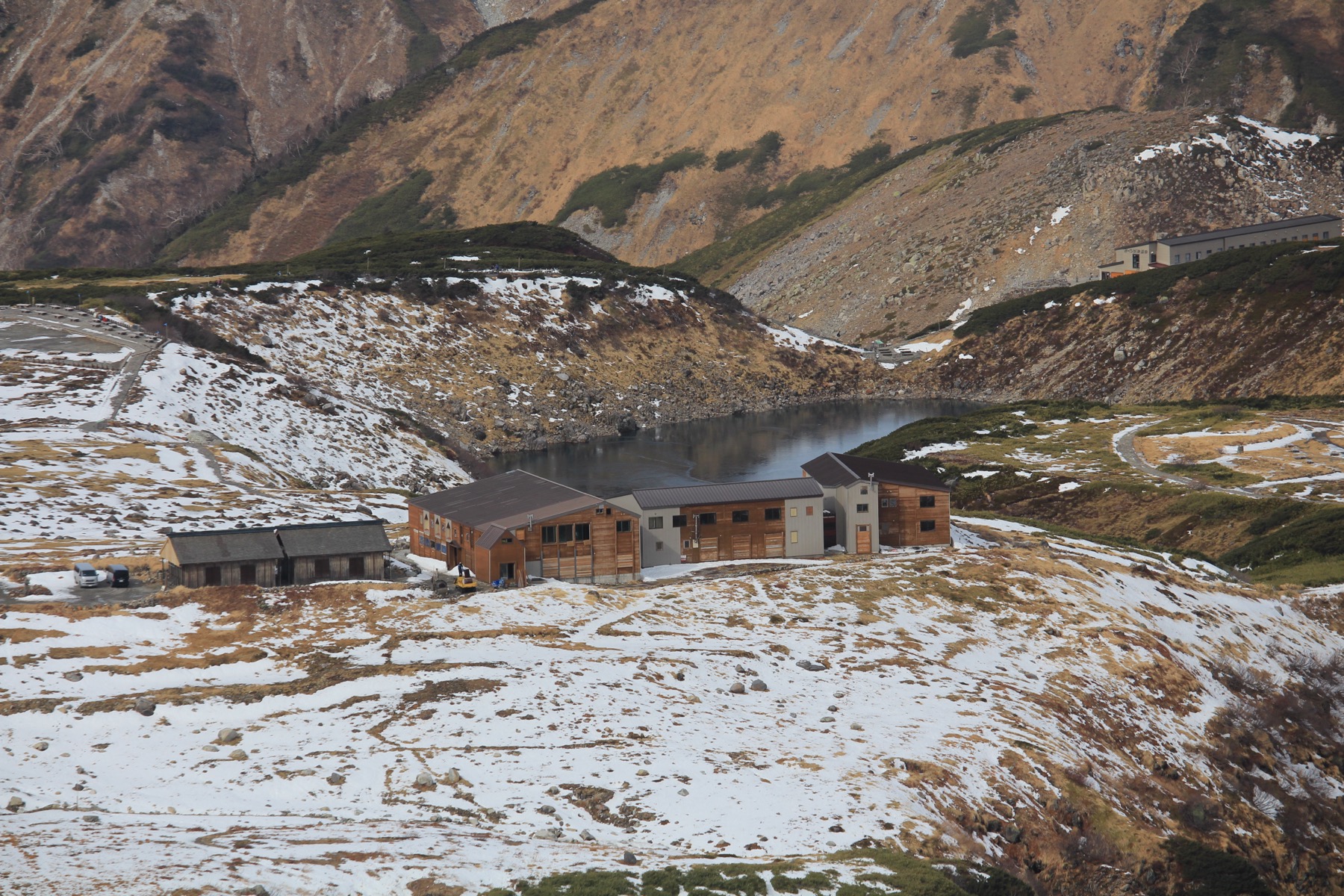 立山室堂的御庫裏池（みくりが池）與立山連峰倒影 — 標高 2,450 公尺的高山絕景