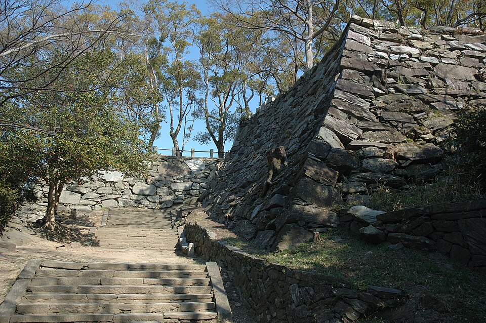 德島城（とくしまじょう）本丸石垣（西側），16 世紀阿波蜂須賀家族居城遺構，德島中央公園内