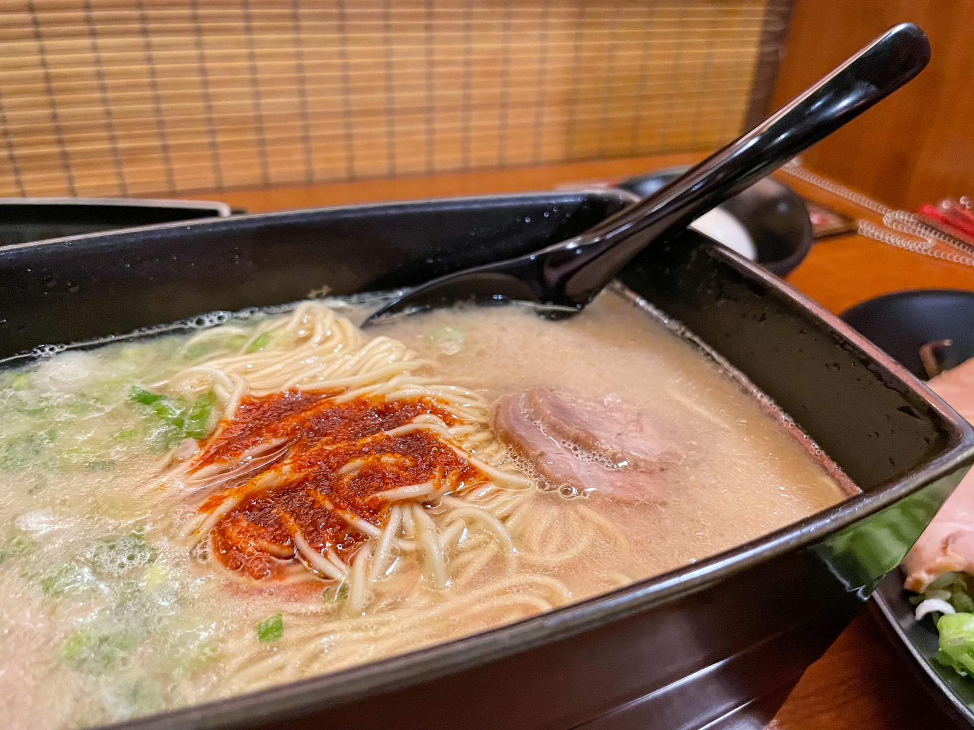 一蘭（Ichiran）豚骨拉麵 — 福岡發祥、東京新宿・澀谷・池袋多店、24h 營業