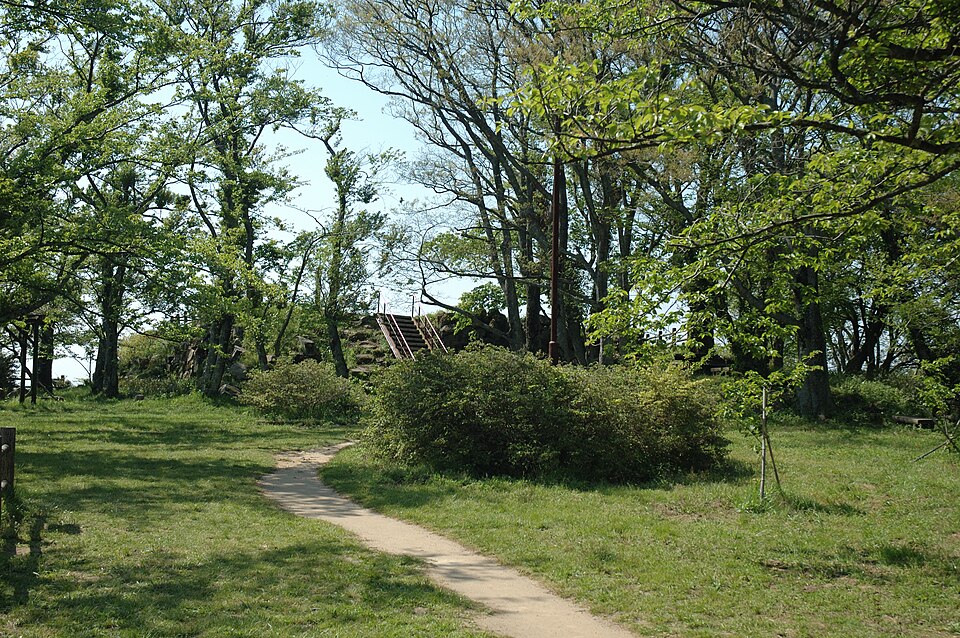鳥取城跡石垣，久松山山頂的戰國廢城，現存完好的石垣景觀