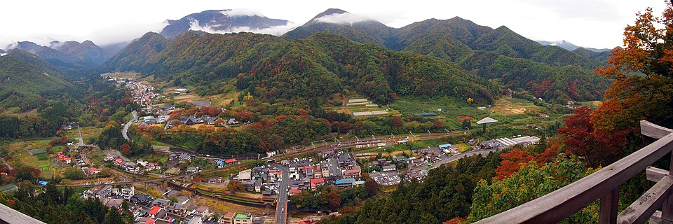 山寺立石寺五大堂（ごだいどう）俯瞰全景，立石寺秋季壯觀的山岳視角