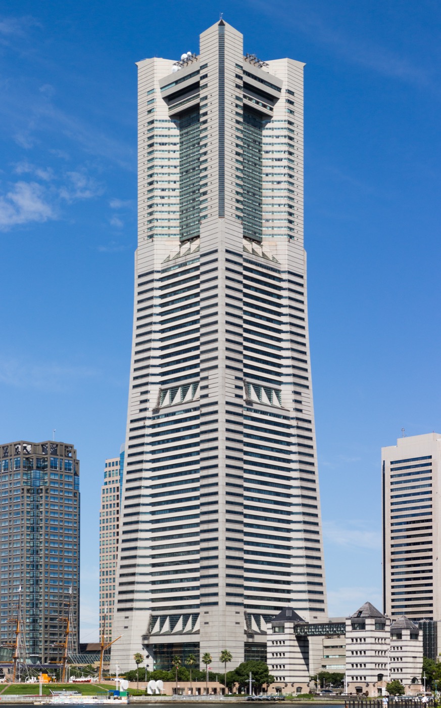 橫濱地標塔（橫濱ランドマークタワー）外觀 — 高 296 公尺的港未來地標